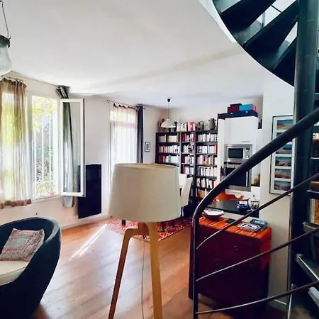 Private Parisian Home W/ Outdoor Space Pensionat Paris
