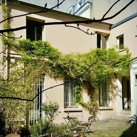 Pensionat Private Parisian Home W/ Outdoor Space 4*